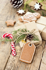 Weihnachtsgebäck mit Dekoration