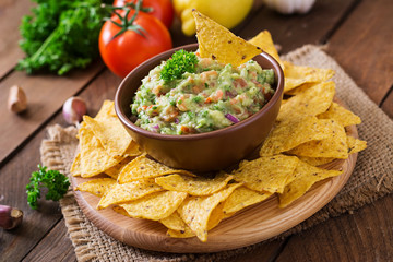 Guacamole avocado, lime, tomato, onion and cilantro, served with nachos - Traditional Mexican snack