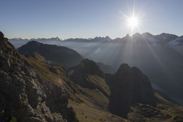 Obraz premium Blick von der Fiderescharte auf die Gipfel des Hauptkamms der Allgäuer Alpen bei Oberstdorf in Bayern