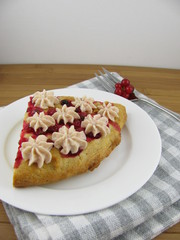 Johannisbeerkuchen mit Frischkäse-Creme