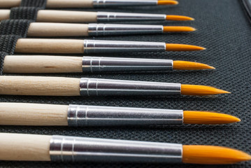 Paintbrush set, different size round brushes with easy-to-clean polyester bristles