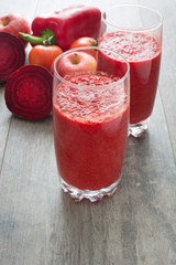 Red detox with beetroot, pepper,apple and tomato