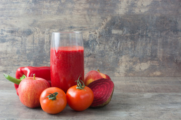 Red detox with beetroot, pepper,apple and tomato