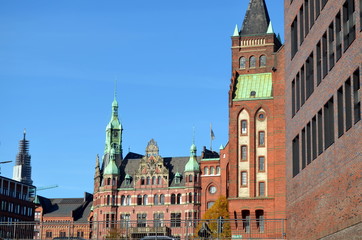 Fototapeta na wymiar Alte Gebäude in Hamburg