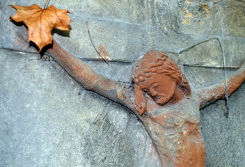 Jesus auf altem Friedhof