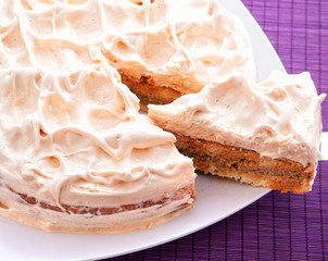 Cake with vanilla frosting