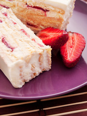 Vanilla cake with strawberry