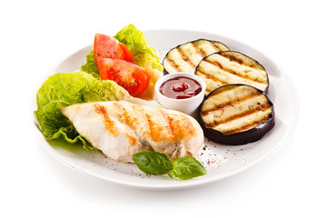 Grilled chicken fillet and vegetables