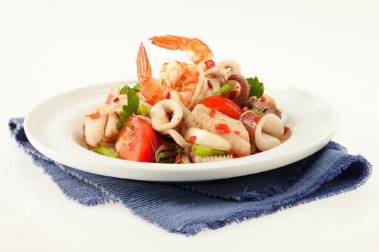 Stir-fried mix seafood with fresh vegetables.