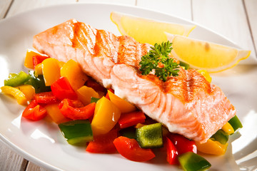 Grilled salmon and vegetables