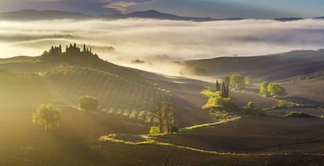 Fototapeta premium Słoneczny poranek w Val d'Orcia Włochy 