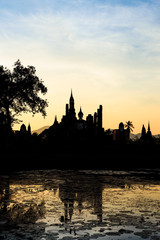 Naklejka premium Wat Maha That at sun set, Shukhothai Historical Park, Thailand