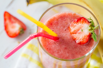 Banana strawberry smoothie ingredients