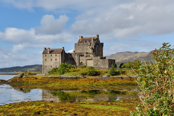 Fototapeta premium Eilean Donan castle in Dornie, Scotland