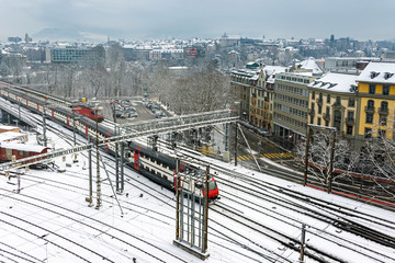 Fototapeta premium Zugeinfahrt in Bern, Schweiz