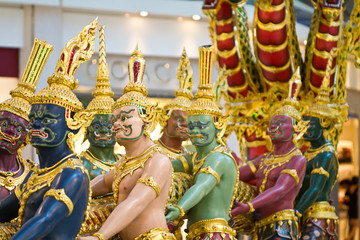 Fototapeta na wymiar Statues in Bangkok airport