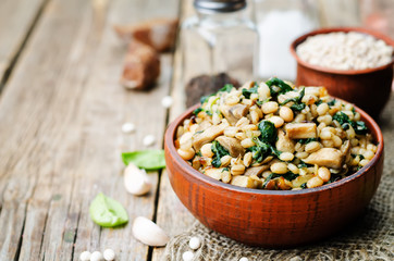 spinach, white beans barley porridge