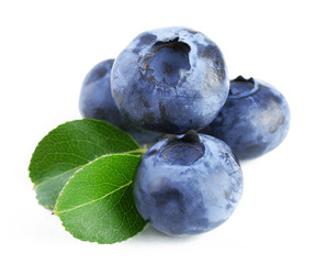 Obraz premium Fresh blueberries isolated on white