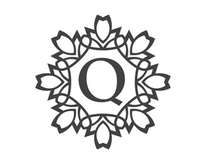 Q Monogram Royal Letter Logo