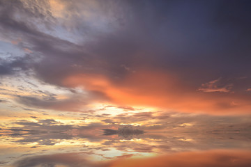 Fototapeta na wymiar Colorful Cloudy sunset .