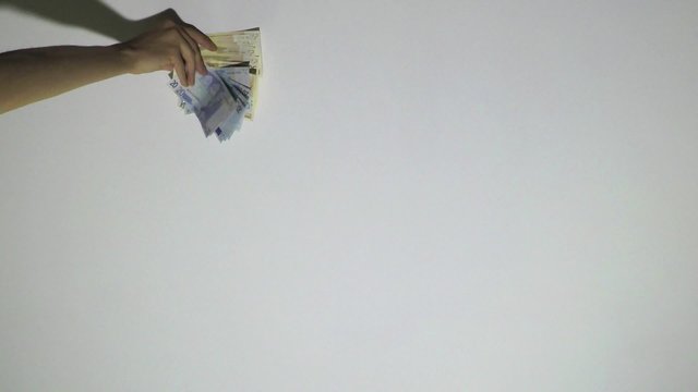 Mano dejar caer dinero / muy despacio