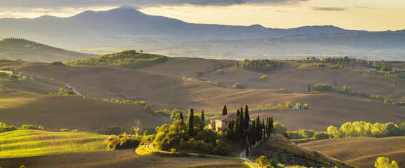 słoneczny poranek w Toskanii,Val d'Orcia Włochy 