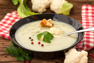 Cauliflower soup with red and black pepper