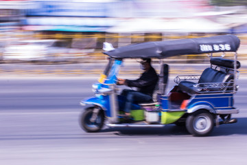 Fototapeta premium Tuk Tuk Thailand Panning camera