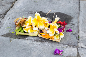 Canang Sari in Bali / Canang (Canang sari) is one of the daily offerings made by Balinese Hindus to thank the Sang Hyang Widhi Wasa in praise and prayer. 