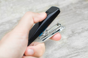 Hand use stapler