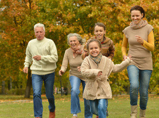 Fototapeta premium Family relaxing in autumn park