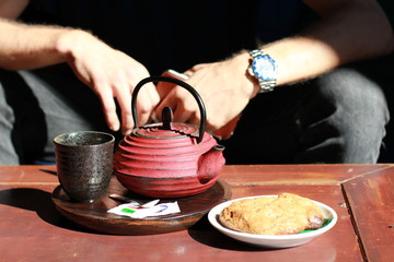 Tea pot with cookie