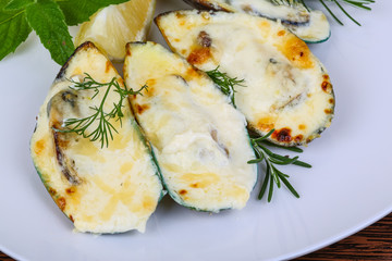 Mussels backed in cream sauce