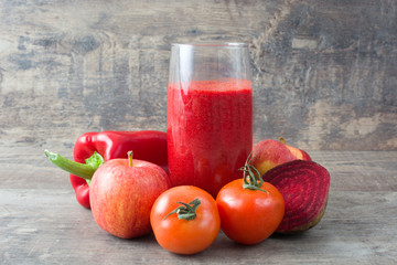 Red detox with beetroot, pepper,apple and tomato
