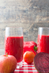 Red detox with beetroot, pepper,apple and tomato