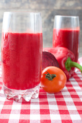 Red detox with beetroot, pepper,apple and tomato