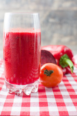 Red detox with beetroot, pepper,apple and tomato