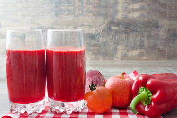 Red detox with beetroot, pepper,apple and tomato