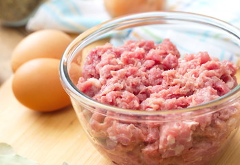 Fototapeta na wymiar Fresh raw minced beef in a bowl