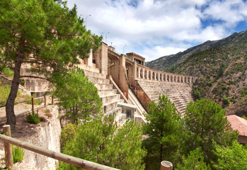 Obraz premium Olana dam on river El Segre, Catalonia, Spine