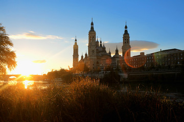 Naklejka premium Cathedral and Ebro river in Zaragoza. Aragon, Spain
