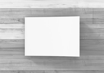 Magazin Doppelseite offen auf Holz