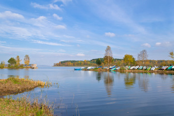 Fototapeta na wymiar Autumn on the lake near Minsk, Belarus