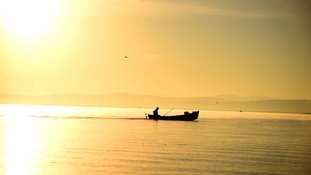 g&uuml;ndoğumu ve balık&ccedil;ı teknesi