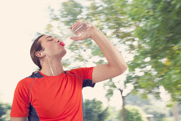 Runner man drink water