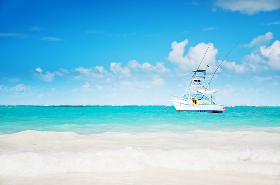 Fototapeta Carribean sea and sailing yacht near the coastline of Punta Cana