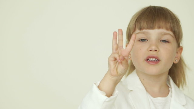 Little girl counting her fingers