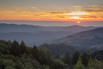 Fototapeta na wymiar Rolling Hills Sunset of Santa Cruz Mountains and the Pacific Ocean
