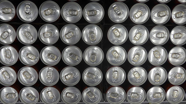 Soda / beer cans viewed from above - Bild -
