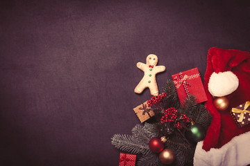 Fototapeta na wymiar Gingerbread man and christmas gifts